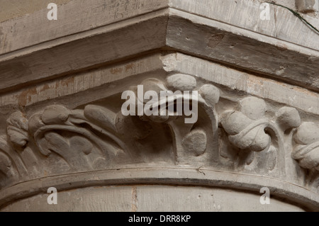 Eine geschnitzte Hauptstadt in St. Laurentius Märtyrer Kirche, Äbte Langley, Hertfordshire, England, UK Stockfoto