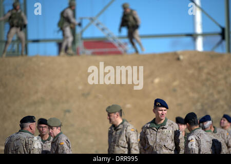 Paracuellos de Jarama, Spanien. 30. Januar 2014. Prinz Felipe von Spanien besucht die Fallschirmspringer Brigada "Almogavares VI" an seinem 46. Geburtstag am 30. Januar 2014 in Spanien Kredit Paracuellos de Jarama: Dpa picture-Alliance/Alamy Live News Stockfoto