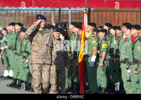 Paracuellos de Jarama, Spanien. 30. Januar 2014. Prinz Felipe von Spanien besucht die Fallschirmspringer Brigada "Almogavares VI" an seinem 46. Geburtstag am 30. Januar 2014 in Spanien Kredit Paracuellos de Jarama: Dpa picture-Alliance/Alamy Live News Stockfoto