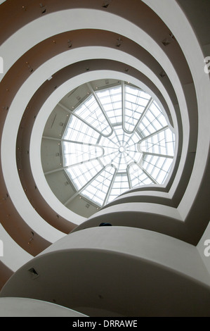 USA, New York, New York City, Manhattan, Upper East Side, Museumsmeile, Guggenheim Museum, Interieur von Frank Lloyd Wright Stockfoto