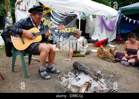 Anti-Fracking Demonstranten vor dem Eingang zu der Cuadrilla Bohren Website. Stockfoto