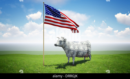 Cash Cow auf der grünen Wiese unter die amerikanische Flagge Stockfoto