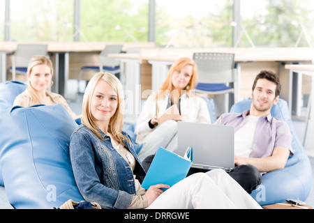 Porträt von High-School-Studiengruppe Stockfoto