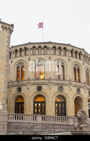 Das parlamentsgebäude von Norwegen, in Oslo stortinget, wie an einem Wintertag gesehen Stockfoto