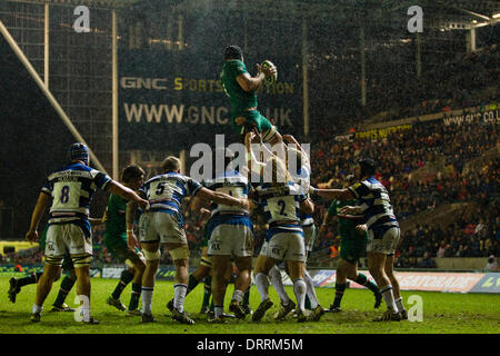 Leicester, UK. 31. Januar 2014. Gesamtansicht der Lineout während der LV = Cup-Spiel zwischen Leicester Tigers und Bath Rugby von Welford Road. Bildnachweis: Aktion Plus Sport/Alamy Live-Nachrichten Stockfoto