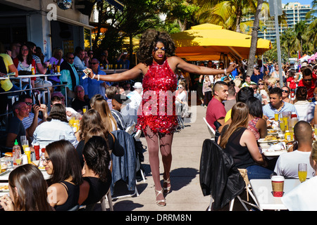 Miami Beach, Florida, Ocean Drive, Art déco-Wochenende, Festival, Straßenmesse, Palace Bar, Restaurant, Restaurants, Restaurants, Restaurants, Cafés und Straßencafés im Freien Stockfoto