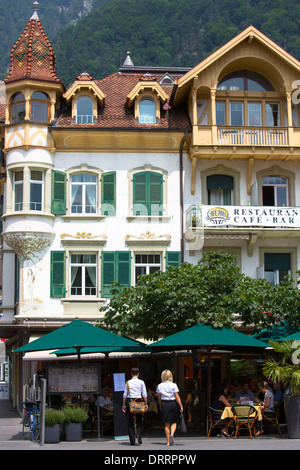 Cafe de Paris im Marktplatz in Interlaken im Berner Oberland, Schweiz Stockfoto