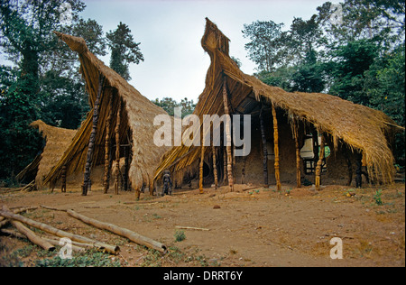 Osogbo Nigeria Osun Osogbo heiligen Hain angesehen, da die Göttin Osun Wohnstätte Skulpturen und Kunstwerke zu Ehren des Osun und andere Gottheiten heißt Gesellschaft Schrein von Schule UNESCO-Weltkulturerbe umgewandelt werden Stockfoto