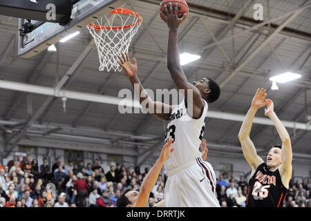 Boston, Massachusetts, USA. 31. Januar 2014. 31. Januar 2014 - Boston, Massachusetts, macht USA - Harvard Crimson Guard/Forward Wesley Saunders (23) einen Korb während der NCAA Basketball-Spiel zwischen den Tigern Princeton und Harvard Crimson anlässlich der Lavietes-Pavillon in Boston, Massachusetts. Harvard besiegt Princeton 82 bis 76 in der regulären Spielzeit. Eric Canha/CSM. Bildnachweis: Csm/Alamy Live-Nachrichten Stockfoto