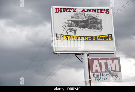 Ein Schild vor schmutzigen Annie in Shell, Wyoming Stockfoto