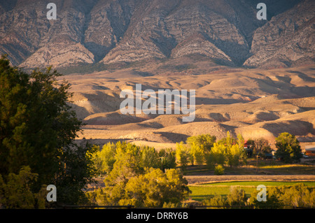 Ein Blick auf die Bighorn Mountains von einer Kabine im Versteck Lodge und Guest Ranch in Wyoming Shell Stockfoto