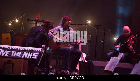 30.01.14 Glasgow. Lau, britische zeitgenössische folk-Band, trat im Glasgow City Halls Celtic Verbindungen 2014 als Teil o Einführung der Glasgow 2014 und neue Musik Biennale.  Kris Drever (Gitarre, Gesang), Martin Green (Akkordeon) und Aiden O'Rourke (Geige), gewann beste Gruppe BBC Folk awards und erschien auf BBC-TV-Show Jools Holland. Foto Pauline Keightley. Stockfoto