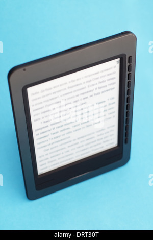 EBook auf blauem Hintergrund Stockfoto