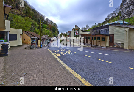 Cheddar Gorge ist ein Kalkstein-Schlucht in den Mendip Hills, in der Nähe des Dorfes Cheddar in Somerset Stockfoto