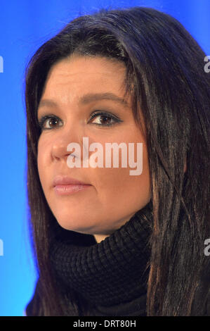 Berlin, Deutschland. 1. Februar 2014. Ukrainische Sängerin Ruslana Lyzhychko hält eine Pressekonferenz am Checkpoint Charlie Museum in Berlin, Deutschland, 1. Februar 2014. Das ehemalige Mitglied des ukrainischen Parlaments und 2004 Gewinnerin des Eurovision Song Contest hat die ukrainische Opposition seit der orangenen Revolution unterstützt. Bildnachweis: Dpa picture Alliance/Alamy Live News Stockfoto