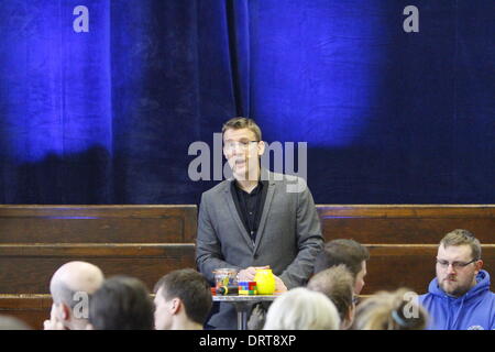 Dublin, Irland. 1. Februar 2014. Revd Rob Jones, eines der Gründungsmitglieder der jährlichen Rubicon-Konferenz befasst sich mit das Publikum. Die Jahreskonferenz Rubicon, eine Heilige Dreifaltigkeit (Kirche von Irland), Rathmines, Initiative, ist eine jährliche Konferenz, die zusammen zieht die Menschen um zu debattieren und zusammenarbeiten, um neue Wege finden, seinen Glauben in alle Bereichen des Einflusses zu engagieren. Es richtet sich durch lokale Kirchenführer, sozialen und christlichen Aktivisten sowie Personen aus Wirtschaft und Medien. Bildnachweis: Michael Debets/Alamy Live-Nachrichten Stockfoto