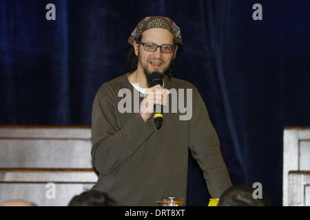 Dublin, Irland. 1. Februar 2014. Die Keynote-Speaker Shane Claiborne, der Gründer der einfache Weg-Gemeinschaft in Philadelphia, befasst sich die Konferenz mit Rubicon 2014. Die Jahreskonferenz Rubicon, eine Heilige Dreifaltigkeit (Kirche von Irland), Rathmines, Initiative, ist eine jährliche Konferenz, die zusammen zieht die Menschen um zu debattieren und zusammenarbeiten, um neue Wege finden, seinen Glauben in alle Bereichen des Einflusses zu engagieren. Es richtet sich durch lokale Kirchenführer, sozialen und christlichen Aktivisten sowie Personen aus Wirtschaft und Medien. Bildnachweis: Michael Debets/Alamy Live-Nachrichten Stockfoto