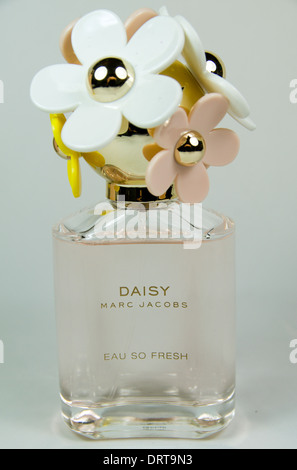 Eine Flasche Parfum Daisy. Stockfoto