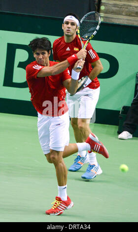 Frankfurt Main, Deutschland. 1. Februar 2014. Spaniens Fernando Verdasco (L) und David Marrero in Aktion während der Doppel match gegen Kohlschreiber und Haas in Deutschland in der Davis-Cup-erste Runde Spiel zwischen Deutschland und Spanien in Frankfurt Main, Deutschland, 1. Februar 2014. : Bildnachweis ARNE DEDERT/DPA: Dpa picture-Alliance/Alamy Live News Stockfoto