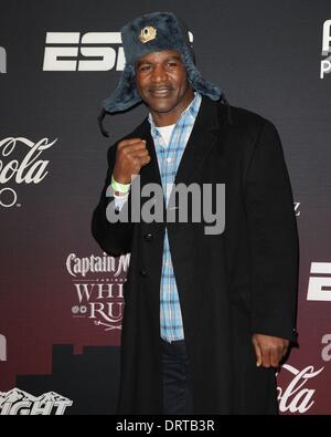 Evander Holyfield im Ankunftsbereich für ESPN Super Bowl Party, Pier 36, New York, NY 31. Januar 2014. Foto von: John Paul Melendez/Everett Collection Stockfoto