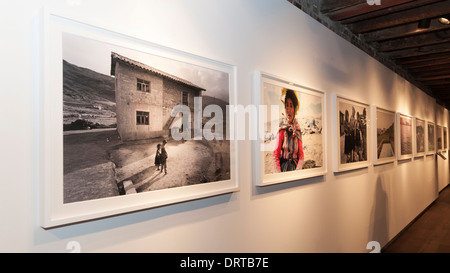 Atmosphäre im The Luxury Collection Hotels & Resorts Ausstellungseröffnung "Bilderreise PERU" von Helena Christensen Stockfoto