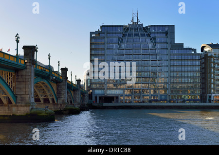 Das BAKOM, Riverside House, 2a Southwark Bridge Road, London SE1, Vereinigtes Königreich Stockfoto