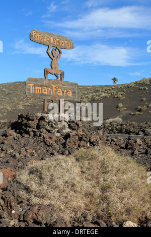 Nationalpark Timanfaya Zeichen für Feuerberge der Parque Nacional de Timanfaya, Lanzarote, Kanarische Inseln, Spanien Stockfoto