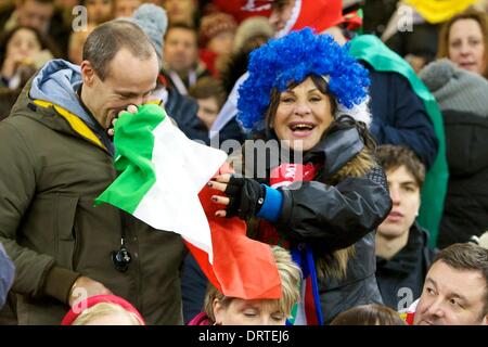 Cardiff, Wales. 1. Februar 2014. Ein Italien-Fan vor dem Six Nations-Spiel zwischen Wales und Italien aus dem Millennium Stadium. Bildnachweis: Aktion Plus Sport/Alamy Live-Nachrichten Stockfoto