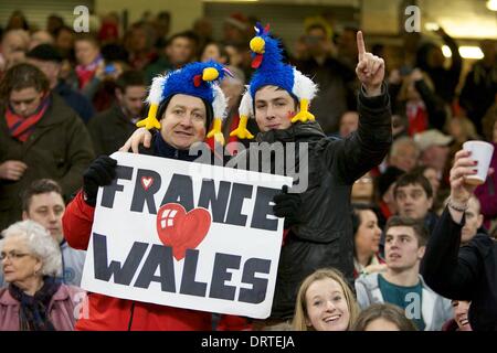 Cardiff, Wales. 1. Februar 2014. Französische Fans vor dem Six Nations-Spiel zwischen Wales und Italien aus dem Millennium Stadium. Bildnachweis: Aktion Plus Sport/Alamy Live-Nachrichten Stockfoto