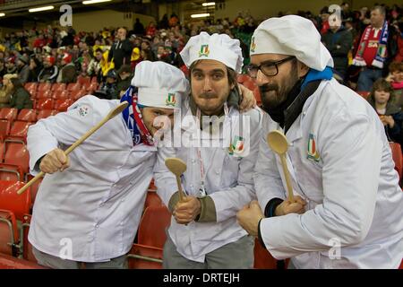 Cardiff, Wales. 1. Februar 2014. Italien-Fans vor dem Six Nations-Spiel zwischen Wales und Italien aus dem Millennium Stadium. Bildnachweis: Aktion Plus Sport/Alamy Live-Nachrichten Stockfoto