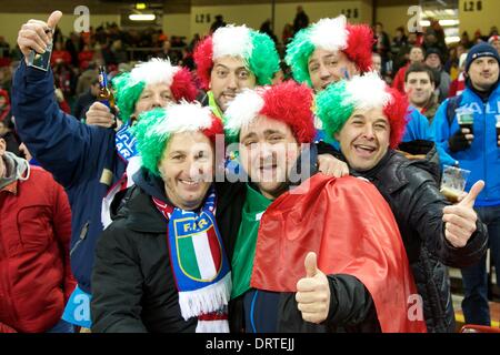 Cardiff, Wales. 1. Februar 2014. Italien-Fans vor dem Six Nations-Spiel zwischen Wales und Italien aus dem Millennium Stadium. Bildnachweis: Aktion Plus Sport/Alamy Live-Nachrichten Stockfoto