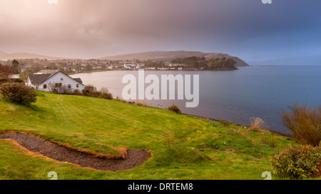 Blick über Loch Portree, Isle Of Skye, innere Hebriden, Schottland, Vereinigtes Königreich, Europa. Stockfoto