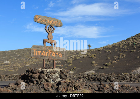 Nationalpark Timanfaya Zeichen für Feuerberge der Parque Nacional de Timanfaya, Lanzarote, Kanarische Inseln, Spanien Stockfoto