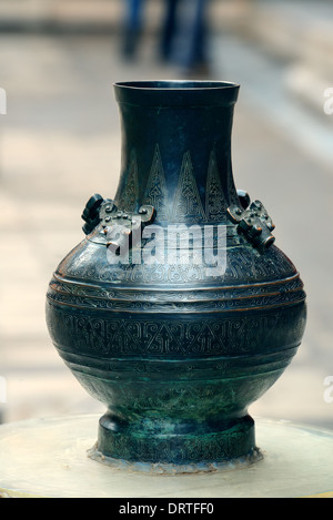 Bronze antiken Container im Beihai-Park in Peking. Stockfoto