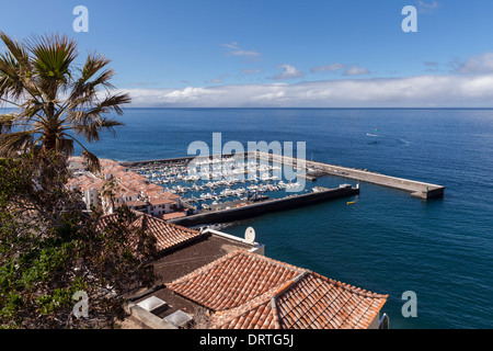 Los Gigantes Marina Luftaufnahme von Calle El Pino, Teneriffa, Kanarische Inseln, Spanien. Stockfoto