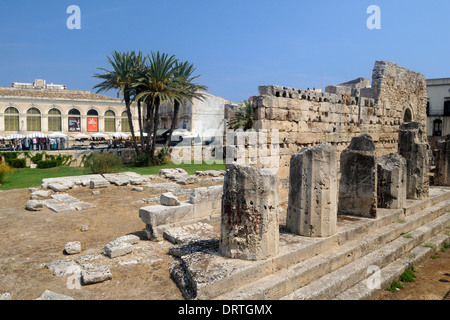 Ruinen der antiken Tempel des Apollo in Ortigia, Siracusa, UNESCO-Weltkulturerbe, in Sizilien Stockfoto