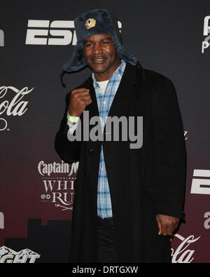 Evander Holyfield im Ankunftsbereich für ESPN Super Bowl Party, Pier 36, New York, NY 31. Januar 2014. Foto von: John Paul Melendez/Everett Collection Stockfoto