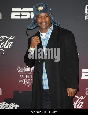 Evander Holyfield im Ankunftsbereich für ESPN Super Bowl Party, Pier 36, New York, NY 31. Januar 2014. Foto von: John Paul Melendez/Everett Collection Stockfoto