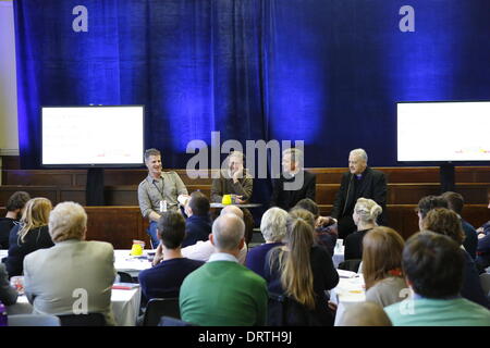 Dublin, Irland. 1. Februar 2014. Der päpstliche Nuntius Charles John Brown behandelt die Jahreskonferenz Rubicon, eine Heilige Dreifaltigkeit (Kirche von Irland), Rathmines, Initiative, eine jährliche Konferenz, die Debatte um neue Wege zu seinen Glauben in allen Bereichen des Einflusses zu finden Menschen zusammenführt. Dublin, Irland. 1. Februar 2014. Bildnachweis: Michael Debets/Alamy Live-Nachrichten Stockfoto