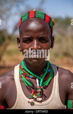 Ein junger Mann aus der Hamer Stamm, Turmi, Omo-Tal, Äthiopien Stockfoto