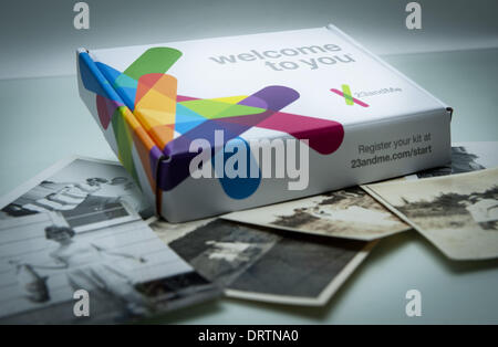 Mountain View, Kalifornien, USA. 31. Januar 2014. 23andMe ist eine privat geführte California direkt an Verbraucher persönlichen genetischen/Abstammung Tests und tracking-Service wo liefern Bewerber durch einen speziell angefertigten Kunststoff Fangrohr eine Speichelprobe, die sie per Post an die Gesellschaft zurückgeben. Über den Sommer 2013 der Federal Drug Administration 23andMe, zusammen mit mehreren anderen Unternehmen, die ähnliche Dienstleistungen angewiesen, um marketing und liefert individuelle Gesundheit und Krankheit Informationen basierend auf ihre Erkenntnisse vom Client nicht mehr geliefert Speichelproben. In einer Vereinbarung mit th Stockfoto