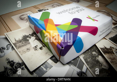 Mountain View, Kalifornien, USA. 31. Januar 2014. 23andMe ist eine privat geführte California direkt an Verbraucher persönlichen genetischen/Abstammung Tests und tracking-Service wo liefern Bewerber durch einen speziell angefertigten Kunststoff Fangrohr eine Speichelprobe, die sie per Post an die Gesellschaft zurückgeben. Über den Sommer 2013 der Federal Drug Administration 23andMe, zusammen mit mehreren anderen Unternehmen, die ähnliche Dienstleistungen angewiesen, um marketing und liefert individuelle Gesundheit und Krankheit Informationen basierend auf ihre Erkenntnisse vom Client nicht mehr geliefert Speichelproben. In einer Vereinbarung mit th Stockfoto