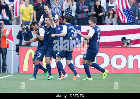 Carson, Kalifornien, USA. 1. Februar 2014.  USA feiert nach USA weiterleiten Chris Wondolowski (9) Partituren in der ersten Hälfte während des Spiels zwischen den USA und Südkorea am StubHub Center in Carson, CA. Credit: Csm/Alamy Live-Nachrichten Stockfoto