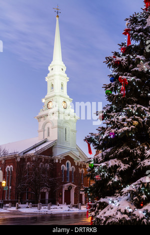 Nordkirche und einen Weihnachtsbaum auf dem Marktplatz in Portsmouth, New Hampshire. Stockfoto