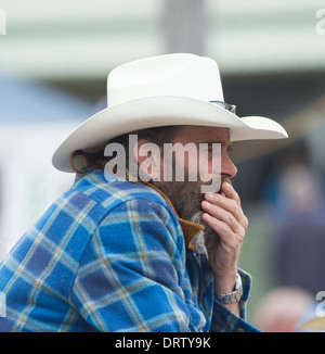 Bärtige australischen Mann trägt einen weißen Stetson - Taralga Rodeo - New South Wales - Australia Stockfoto