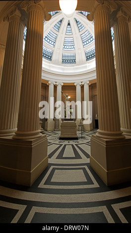 Innere des Port Sunlight Lady Hebel Kunstgalerie mit seinen klassischen Dekor und Statuen. Stockfoto