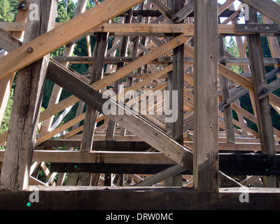 Ein Detail des vor kurzem restauriert Holz Eisenbahnviadukt bei Kinsol Stockfoto