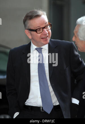 London, UK, 2. Februar 2014. Michael Gove bei der BBC, Rundfunk-Haus gesehen. Bildnachweis: Simon Matthews/Alamy Live-Nachrichten Stockfoto