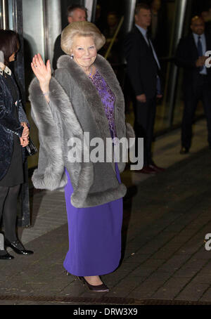 Ahoy Rotterdam, Niederlande. 1. Februar 2014. Prinzessin Beatrix der Niederlande besucht die nationalen Feier der Königin Beatrix Herrschaft in Ahoy Rotterdam, Niederlande, 1. Februar 2014. Ausschusses für nationale Investitur organisierte eine Feier danke Beatrix für ihre 33 regierende Königin der Niederlande mit der Show "Beatrix, traf Hart En Ziel" (mit Herz und Seele). Es ist das Ende der Feier der Investitur-Komitees. Prinzessin Beatrix war Königin von 30. April 1980 bis 30. April 2013. Foto: Albert Nieboer //dpa/Alamy Live-Nachrichten Stockfoto