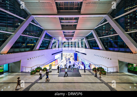 International Commerce Building Verbindung zum Bahnhof Kowloon in Hong Kong, China. Stockfoto